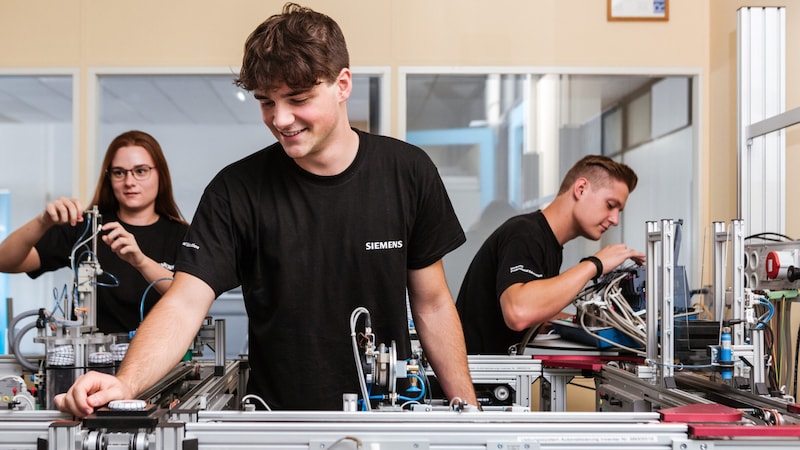 The number of apprentices per training company is particularly high in industrial and technology companies. (Bild: © Philipp Lipiarski / www.lipiarski.com)