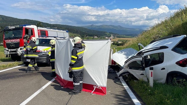 Ein 82-jähriger Kärntner, der auf der Gegenfahrbahn unterwegs war, musste sein Leben lassen (Bild: BFV Murau)