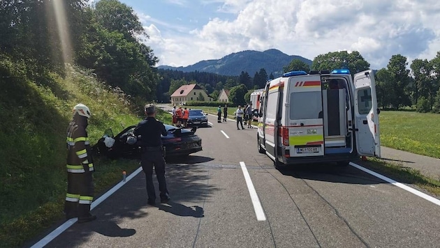 The occupants of the Porsche were lucky. The oncoming car had to die. (Bild: BFV Murau)