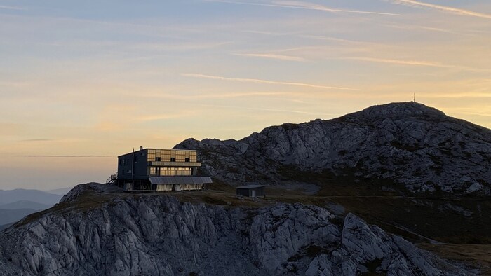 An overnight stay in the atmospheric Schiestlhaus on the Hochschwab is a special experience ...