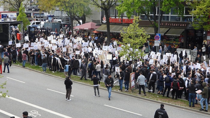 1100 Menschen demonstrierten für das Kalifat.