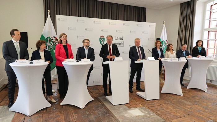 Die Landesregierung bei der Präsentation des Wohnpakets