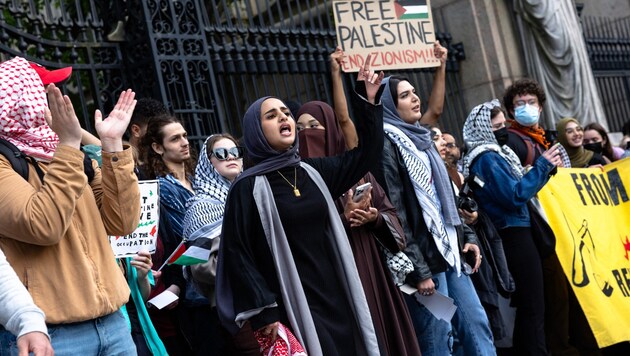 2024: "Woke" US students deny Jews entry to New York's Columbia University. (Bild: Getty Images/APA/Getty Images via AFP/GETTY IMAGES/Michael M. Santiago)