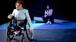 Leonard Grobien und Florentine Krafft im Stück „Die vielen Stimmen meines Bruders“, das am 25. ...