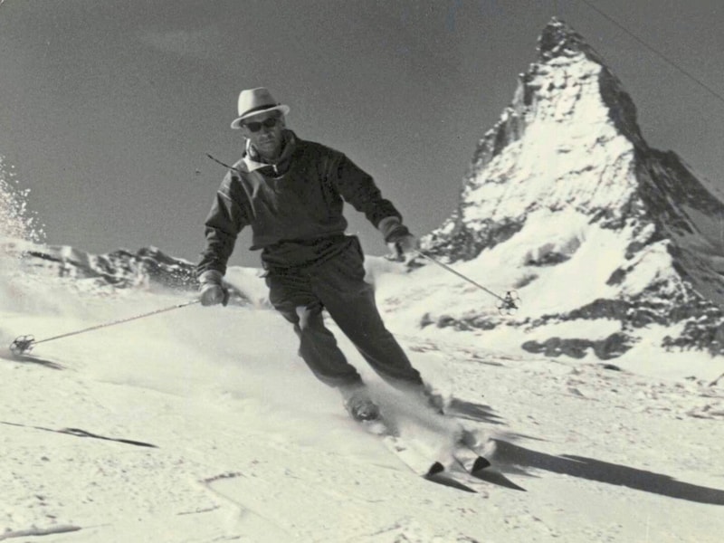 Dynamisch: Hermann Knaus im Skiurlaub vor dem Matterhorn. (Bild: Museum für Verhütung und Schwangerschaftsabbruch Wien)