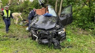 Das Unfallauto wurde arg zerstört.