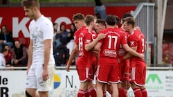 Ein gewohntes Bild in der Salzburger Liga: Die Jubeltraube von Kuchl (Bild: Andreas Tröster)