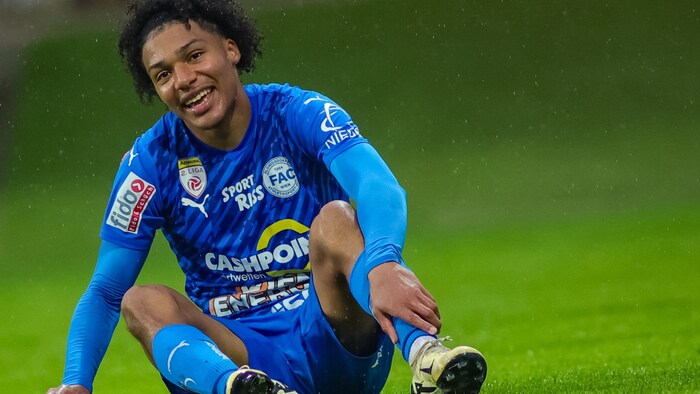 Vom FAC schaffte es Adewumi in das Mutterland des Fußballs.