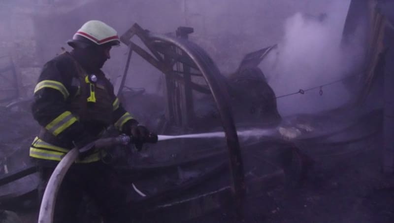 Kharkiv under fire (Bild: AP ( via APA) Austria Presse Agentur)