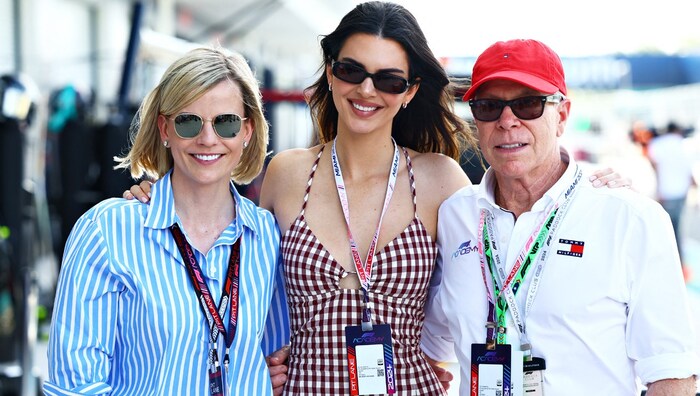 Kendall Jenner (center) with Susie Wolff and Tommy Hilfiger