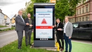 Erwin Smole (Stadtwerke), David Edlinger (PSG), Bürgermeister Christian Scheider und Valentin ...