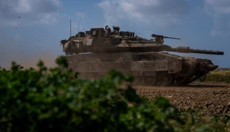 Israel hat offenbar mit dem Start des Angriffs auf Rafah gedroht, wenn nicht bald ein Geisel-Deal zustande kommt. (Bild: AP ( via APA) Austria Presse Agentur/Ariel Schalit)