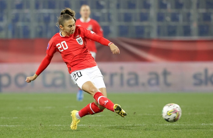 Katharina Naschenweng im Teamdress