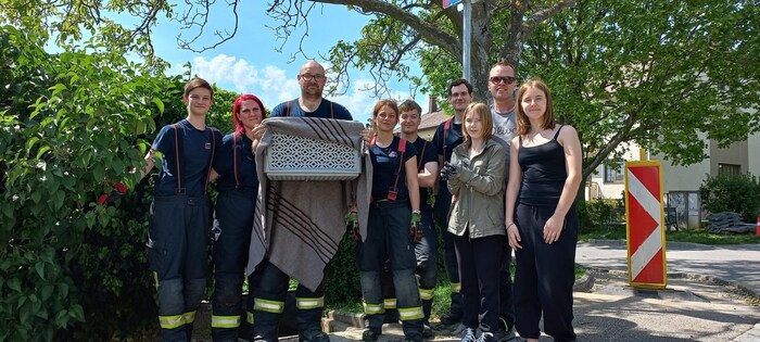 Alle gefangen! Mit vereinten Kräften wurden die Tiere eingefangen. Dann ging es in den ...