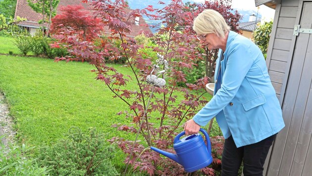 The 55-year-old can enjoy the outdoors again, but always with plenty of sun protection. (Bild: Johanna Birbaumer)
