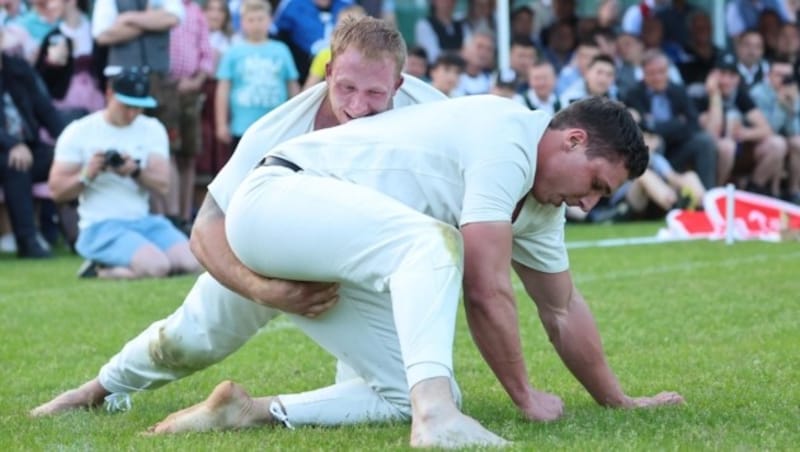 Lukas Mattersberger (above) and Stefan Gastl fought a fierce battle for the "Hogmoar". (Bild: Birbaumer Christof)