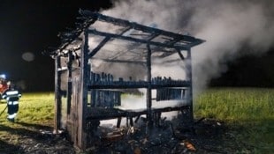 Die Bienenhütte brannte völig aus. (Bild: DOKU-Niederösterreich )