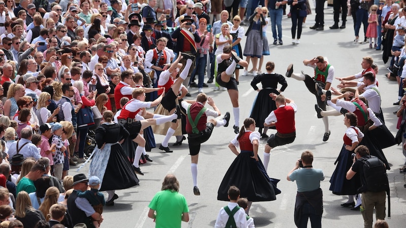 D'Reitherkogler provided the dancing prelude to the start of the procession. (Bild: Birbaumer Christof)