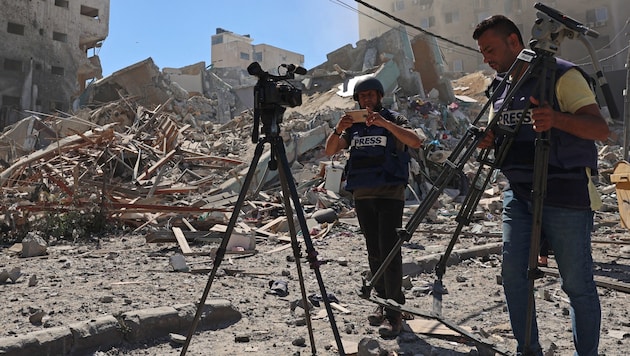 Al-Jazeera-Journalisten im Gazastreifen (Bild: AFP/MOHAMMED ABED)