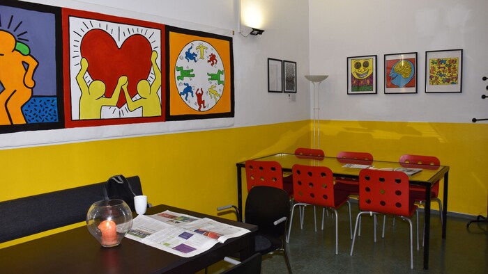 The center offers its clients a protected and non-discriminatory space.