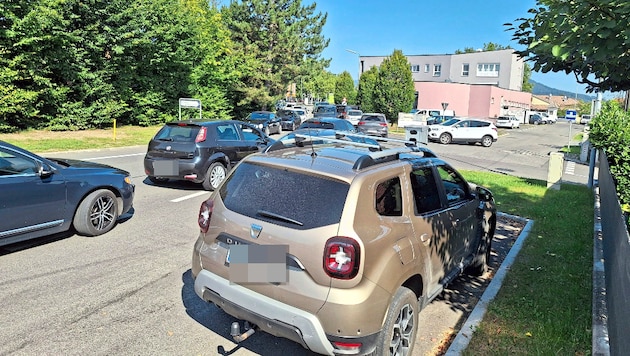 Zu viele Autos, zu viele Lenker, welche die Regeln auf eigene Art interpretieren sind rund um den Flohmarkt zu beobachten. (Bild: zVg)