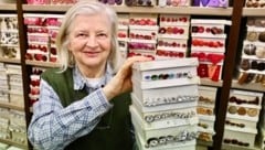 Die 70-Jährige Helga Opfermann hat sämtliche Modestrends sowie auch die Verwandlung der Thaliastraße miterlebt. (Bild: Jöchl Martin)
