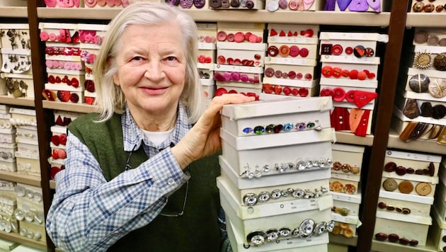 Die 70-Jährige Helga Opfermann hat sämtliche Modestrends sowie auch die Verwandlung der Thaliastraße miterlebt. (Bild: Jöchl Martin/Martin Jöchl)