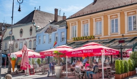 Auch dem Neunkirchner Stadtcafé kommt der Schanigarten jetzt teuer. (Bild: DORISSEEBACHER)