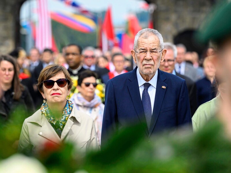 Der Bundespräsident mit seiner Gattin (Bild: EPA)