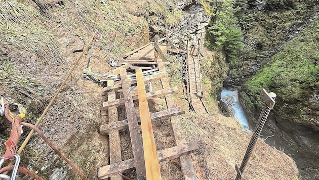 The Ragga Gorge is still closed, the employees are still in the middle of the work. The extent of the storm damage is enormous. (Bild: Elisa Aschbacher )