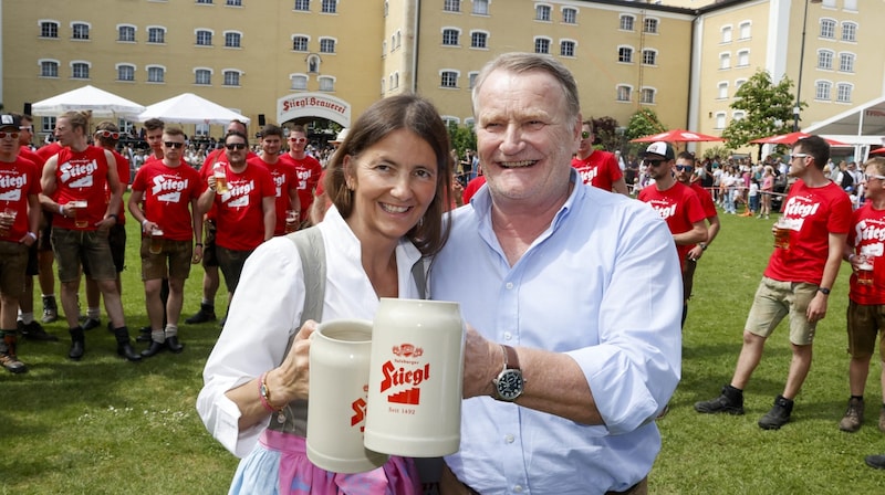 Stiegl-Eigentümer Heinrich Dieter und Alessandra Kiener freuten sich über einen neuen Besucherrekord beim Fest (Bild: Tschepp Markus)