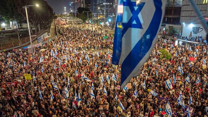 Protest für die Freilassung von Geiseln in Israel (Bild: AP/Ariel Schalit)