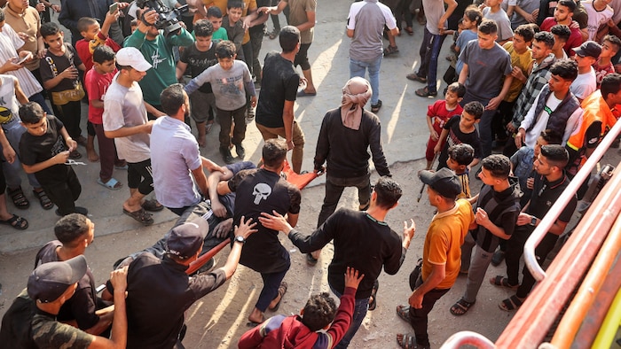 Menschen in Rafah am Sonntag