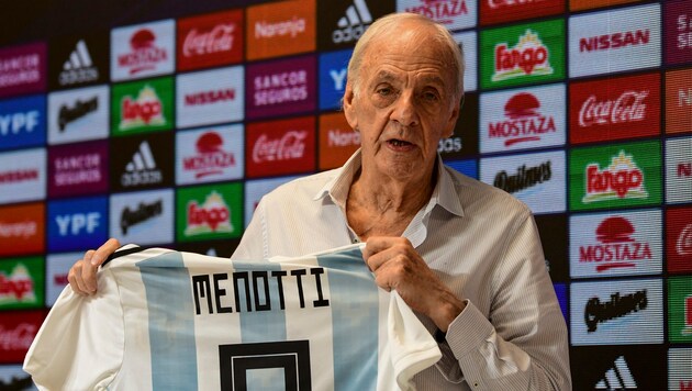 Cesar Luis Menotti died at the age of 85. (Bild: AFP/APA/RONALDO SCHEMIDT)