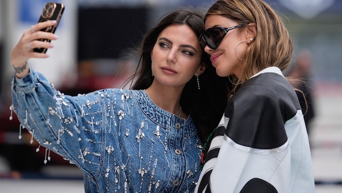 Kelly Piquet (li.), Freundin von Max Verstappen, im Selfie-Modus mit einer Freundin
