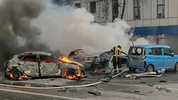 Brennende Autos in Belgorod (Bild: AP/Russia Emergency Situations Ministry telegram channel)