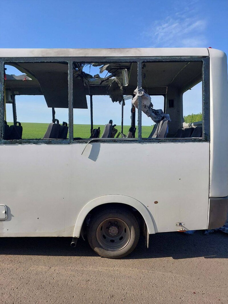 Der zerstörte Bus nach einem Angriff (Bild: AFP/APA/@vvgladkov/Telegram/Handout)