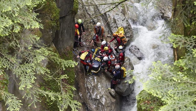 Brenzliche Situationen wie diese beim Canyoning in Dornbirn sind für die Bergretter Alltag. (Bild: Bergrettung Vorarlberg)