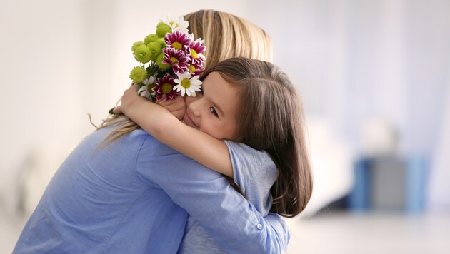 Blumen werden zum Muttertag immer noch am liebsten verschenkt. (Bild: ©Africa Studio - stock.adobe.com)