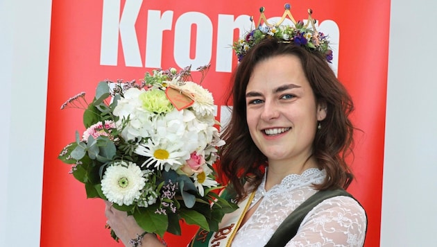 Blumenkönigin Verena Ⅰ. mit einem prachtvollen Muttertags-Blumenstrauß (Bild: Jauschowetz Christian)