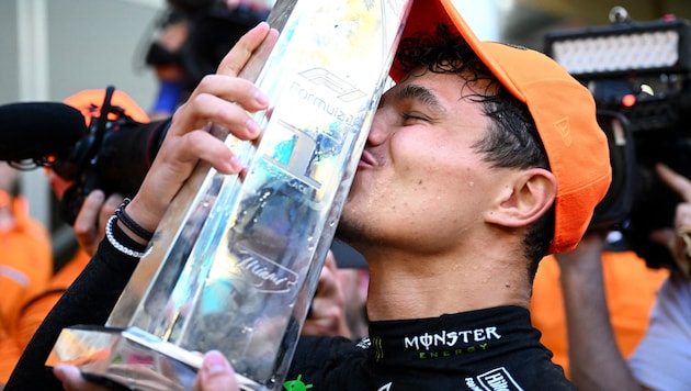 Lando Norris, the happy winner of the Miami GP. (Bild: Getty Images/APA/Getty Images via AFP/GETTY IMAGES/CLIVE MASON)