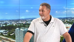 Krone-Chefreporter teilt seine Erlebnisse aus dem Libanon im Gespräch mit „krone.tv“-Moderator Gerhard Koller. (Bild: krone.tv)