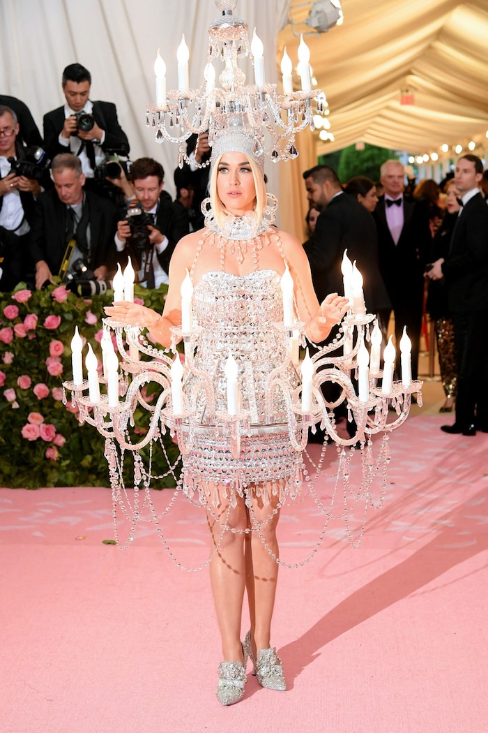 In ihren Kronleuchterlook zog Katy Perry 2019 alle Blicke auf sich.