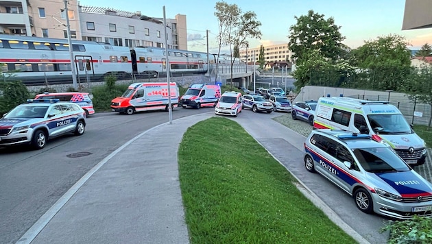 Sonntagabend rückten die Polizei und Rettungskräfte im Großaufgebot in der Wittmayergasse an. (Bild: zVg)