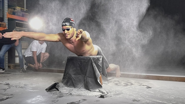 Schwimm-Europameister Bernhard Reitshammer beim Fotoshooting.