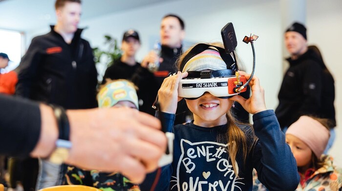 Auch die Kinder können bei der tollen Veranstaltung tief in die Welt der Drohnen eintauchen