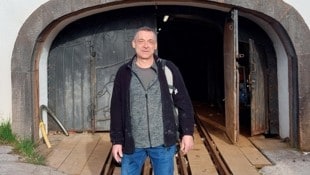 Dirk Schlichting vor dem Erbstollen in Altaussee
