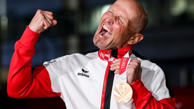 Walter Ablinger nach seinem Paralympics-Sieg 2020. (Bild: ÖPC/GEPA Pictures)