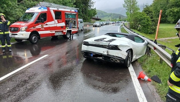 Dieser schöne Lamborghini musste in Bad Ischl dran glauben. (Bild: FF Bad Ischl)