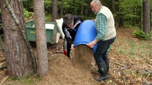 Die Berg- und Naturwacht kümmert sich mit großem Einsatz um die kleinen Tiere.